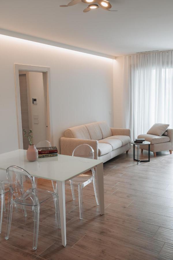 Sea Breeze Aparthotel Caorle Buitenkant foto