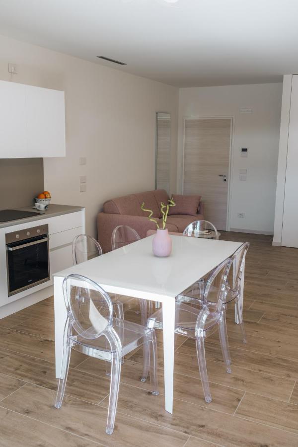 Sea Breeze Aparthotel Caorle Buitenkant foto
