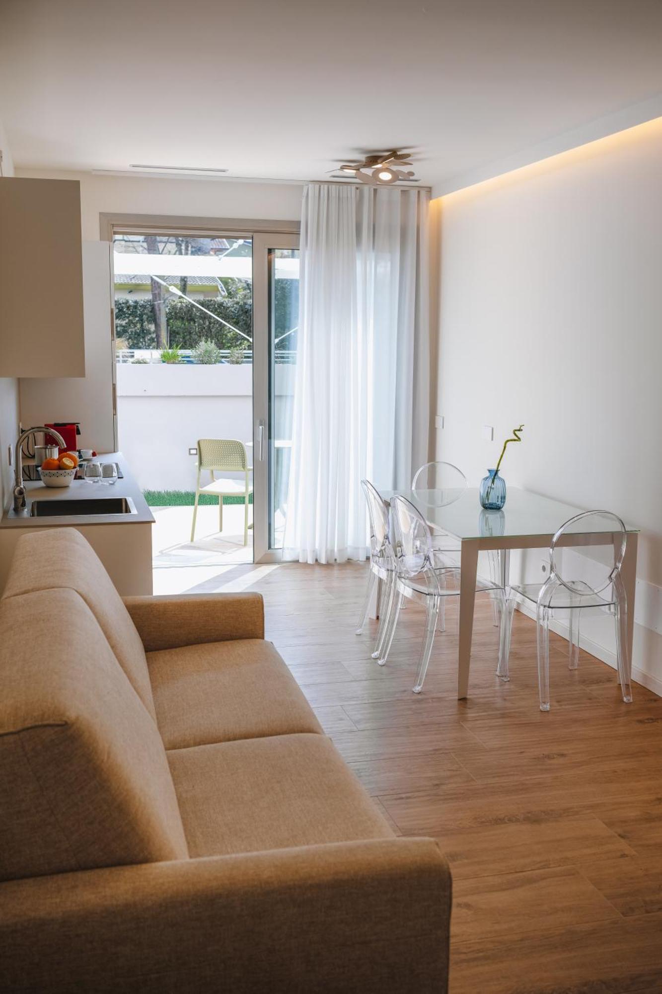Sea Breeze Aparthotel Caorle Buitenkant foto